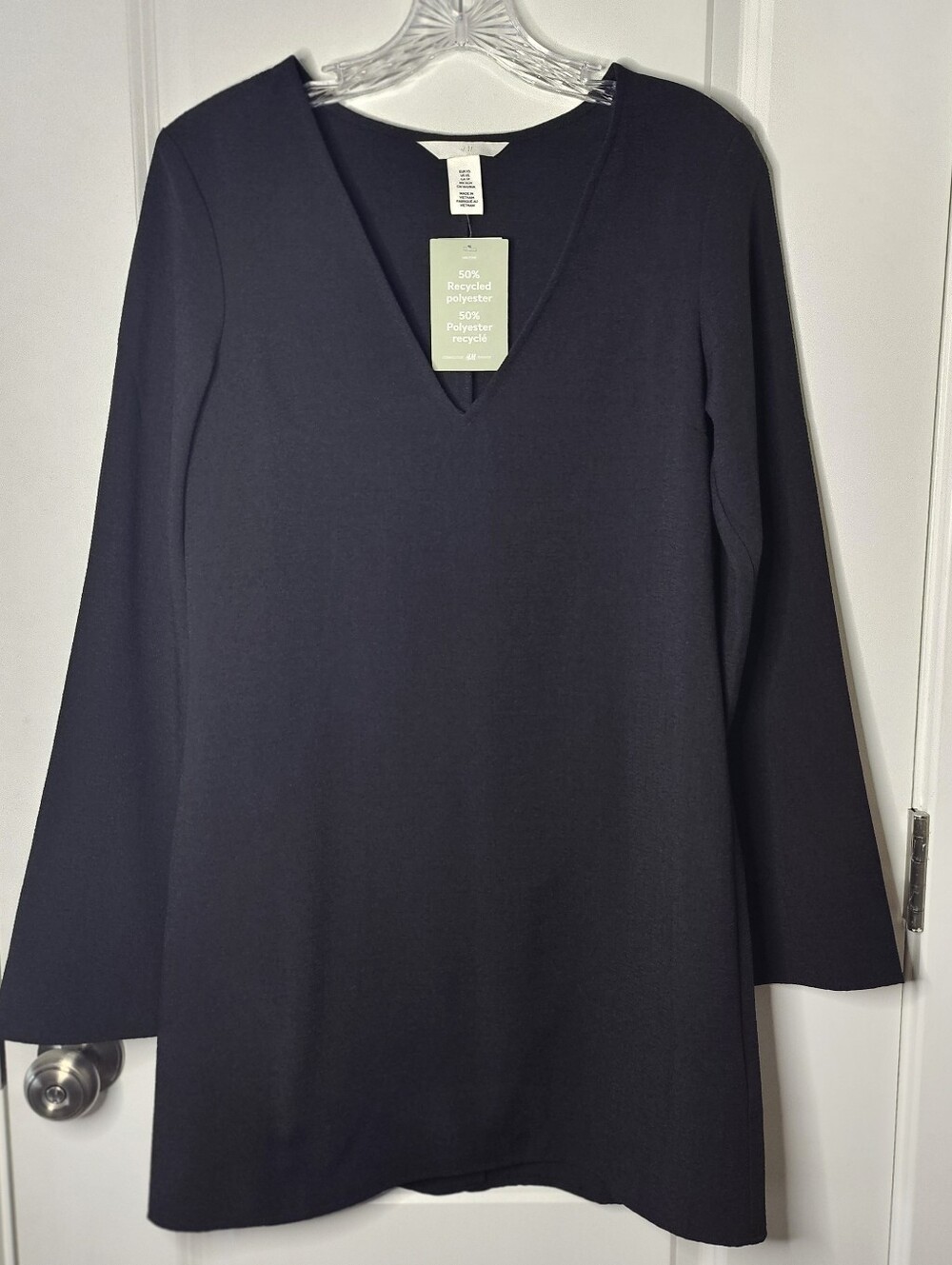 H&M Black Bell Sleeve Shift Dress XS V-Neck Mini Career Cocktail New Whimsical - Picture 2 of 8